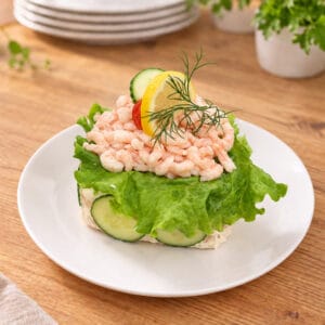 Smörgåstårtsbakelse med räkor